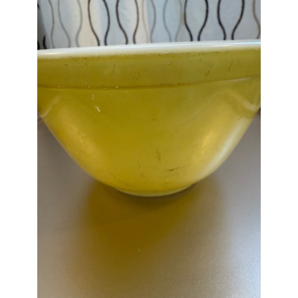 Vintage Pyrex 401 Yellow Chartreuse Mixing Bowl 1.5 PT MCM
